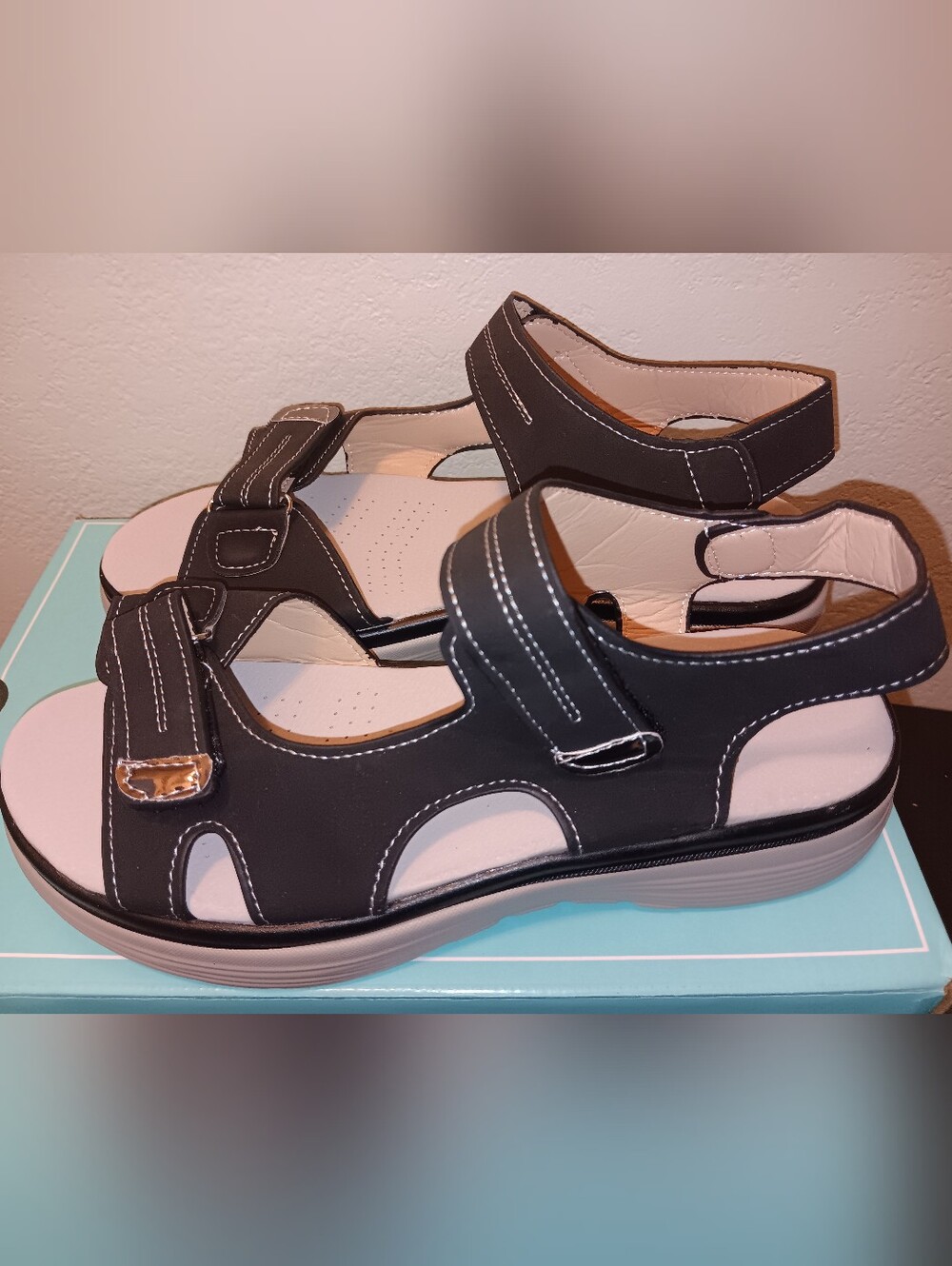 Women's Black Comfort Hook-and-Loop Sandals